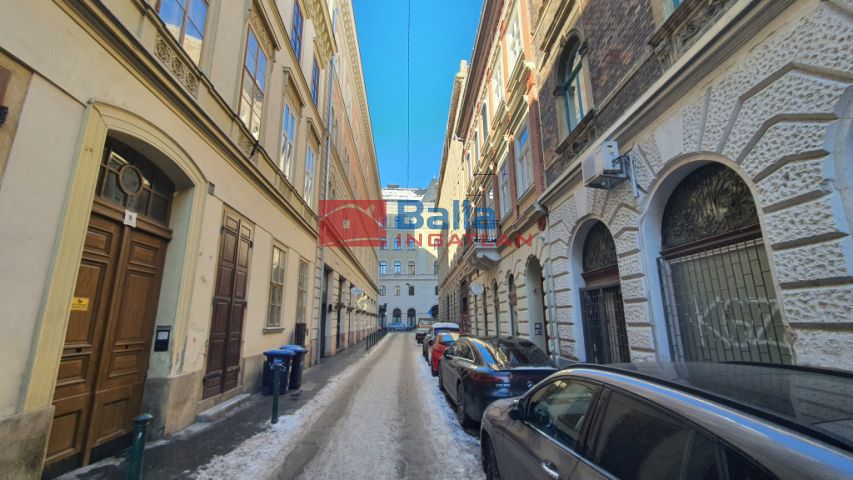 Eladó 71 m²-es VI. Kerület (Nagykörúton belül), Andrássy út mellett utca: 89'900'000 Ft