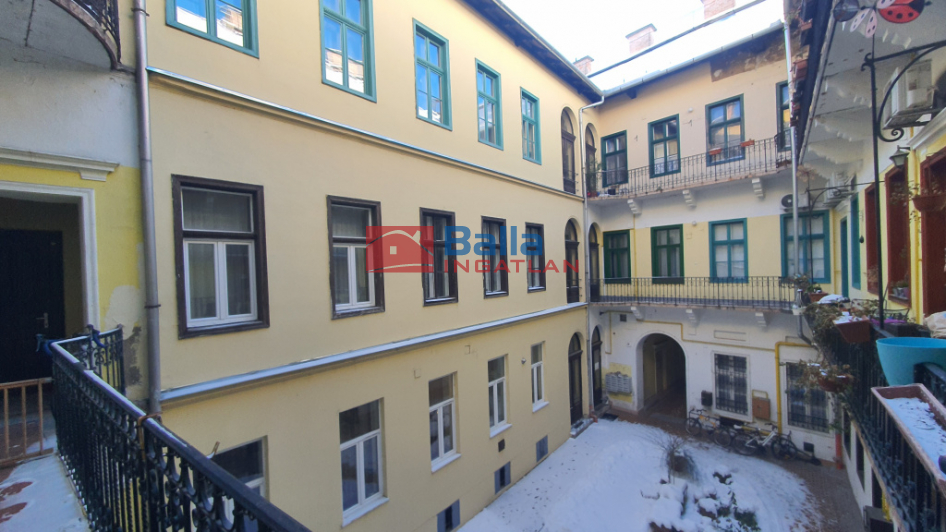 Eladó 71 m²-es VI. Kerület (Nagykörúton belül), Andrássy út mellett utca: 89'900'000 Ft