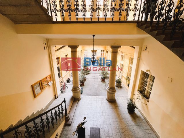 Eladó 36 m²-es VI. Kerület (Terézváros), Nagymező utca: 77'500'000 Ft