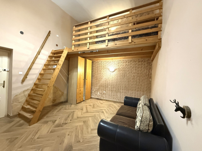 Eladó 44 m²-es VII. Kerület (Középső-Erzsébetváros), Almássy tér: 75'900'000 Ft