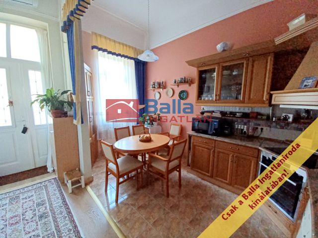 Eladó 82 m²-es VII. Kerület (Ligetváros), Kertre néző, Városligetnél Dózsa György út: 125'000'000 Ft