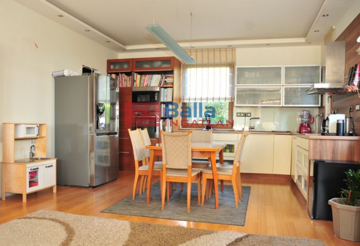 Eladó 146 m²-es XI. Kerület (Madárhegy), Hosszúréti utca környékén lévő utca: 275'000'000 Ft