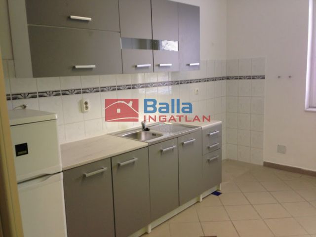 Kiadó 230 m²-es XIII. Kerület (Angyalföld), Röppentyű utca: 1'840 EUR