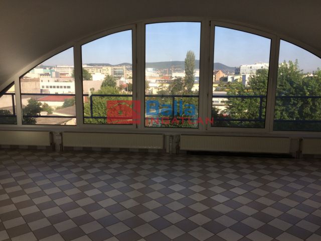 Kiadó 60 m²-es XIII. Kerület (Angyalföld), Röppentyű utca: 510 EUR