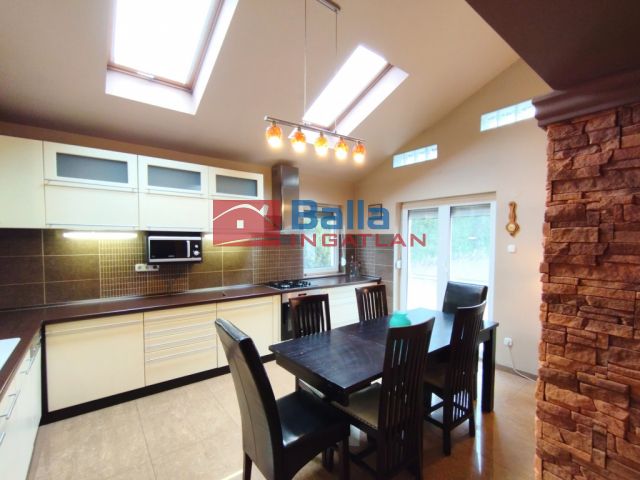 Kiadó 80 m²-es XIX. Kerület (Kispest), Vásár tér: 340'000 Ft