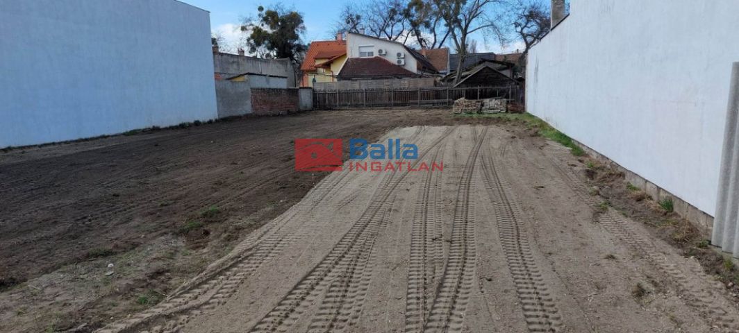 Eladó 540 m²-es XIX. Kerület (Óváros), Ady Endre u közeli utca: 89'800'000 Ft