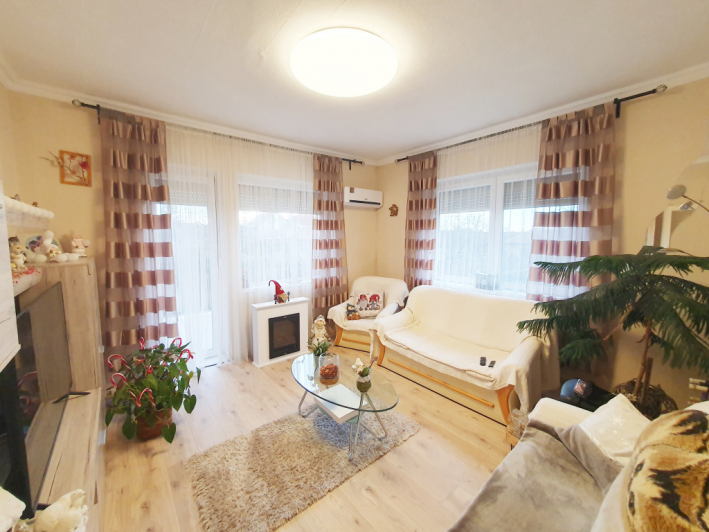 Eladó 170 m²-es XVII. Kerület (Rákoscsaba Újtelep), Rákoscsaba-Újtelep csendes utca: 118'500'000 Ft