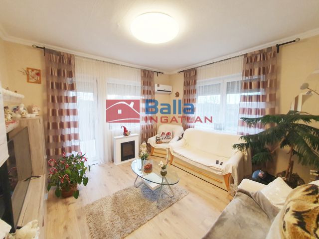 Eladó 170 m²-es XVII. Kerület (Rákoscsaba Újtelep), Rákoscsaba-Újtelep csendes utca: 119'900'000 Ft