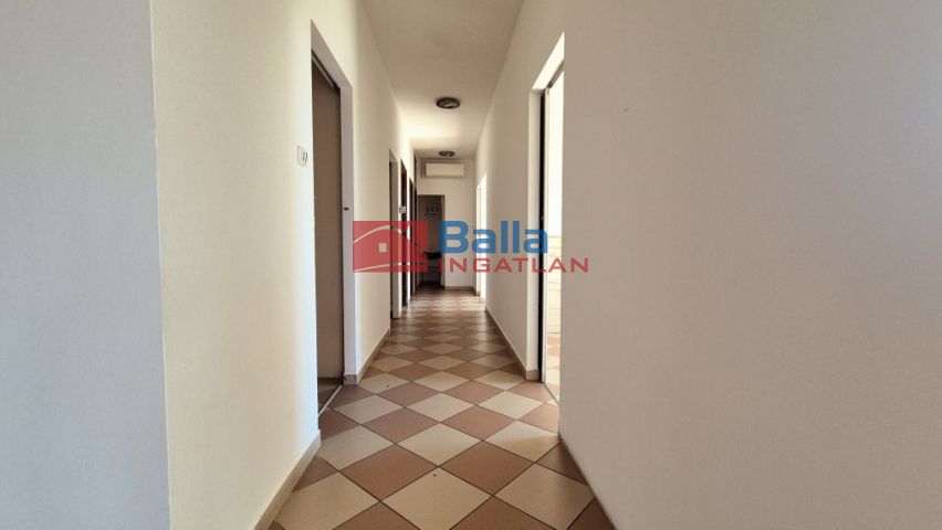 Eladó 240 m²-es XVII. Kerület (Rákoskeresztúr), Ferihegyi út: 280'000'000 Ft