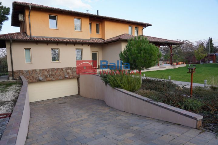 Eladó 343 m²-es XXII. Kerület (Budatétény - Erdődűlő), Kamaraerdei úthoz közel utca: 379'500'000 Ft