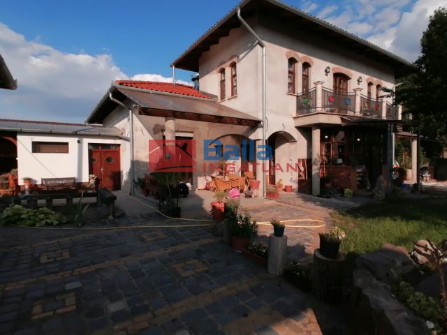 Eladó 170 m²-es Dabas, Központi elhelyezkedés: 114'900'000 Ft