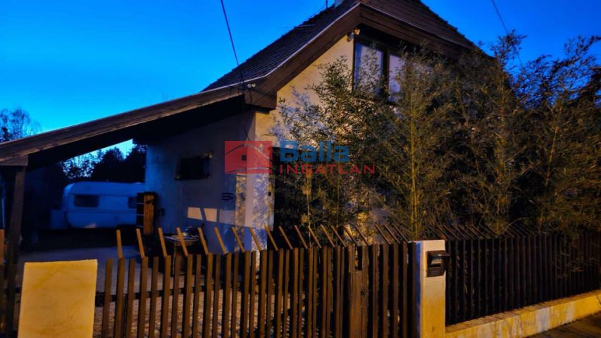 Kiadó 130 m²-es Dunakeszi, József utca: 295'000 Ft