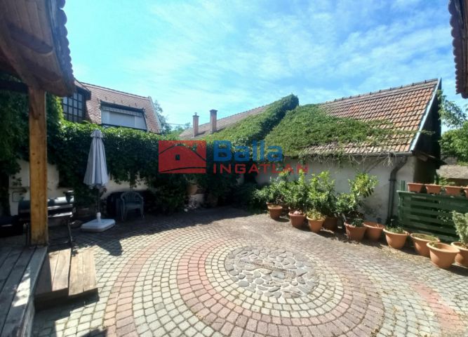 Eladó 197 m²-es Dunakeszi, Városközpont: 114'990'000 Ft