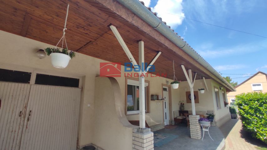 Eladó 155 m²-es családi ház Dunaújváros, Jókai Mór utca: 82'900'000 Ft