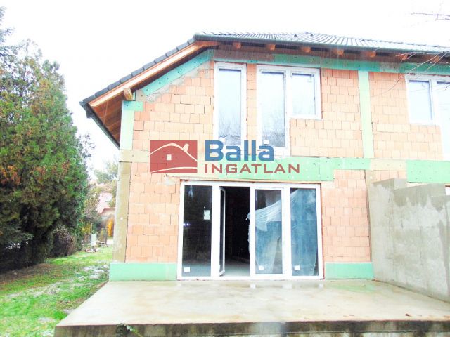 Eladó 136 m²-es Kápolnásnyék, Bem utca: 108'675'000 Ft