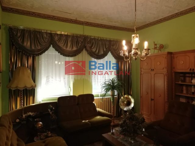 Eladó 100 m²-es Komló, Kossuth Lajos utca: 24'000'000 Ft