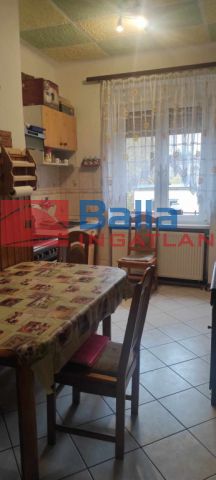 Eladó 62 m²-es Komló, Vörösmarty utca: 13'200'000 Ft