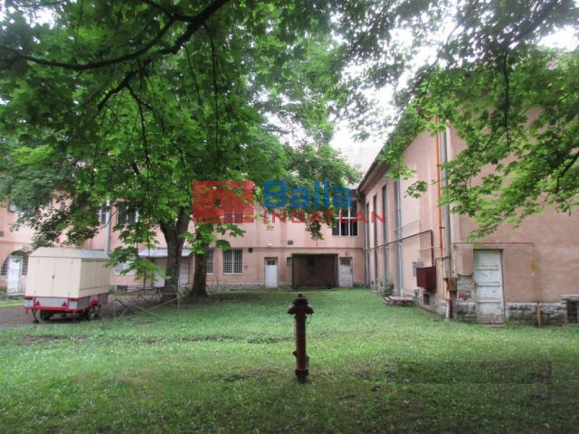 Eladó 481 m²-es Lőrinci, Erőmű tér: 51'600'000 Ft