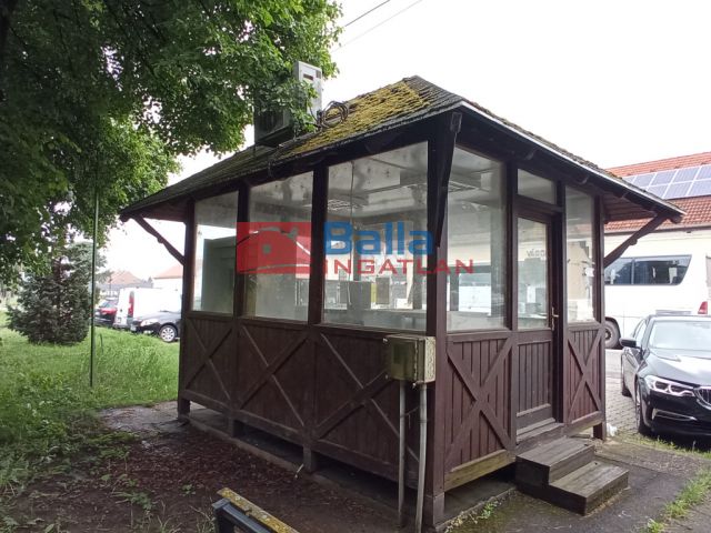 Eladó 11 m²-es Lőrinci, Szabadság tér: 1'000'000 Ft