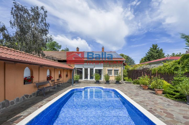 Eladó 183 m²-es Majosháza, Duna part: 220'000'000 Ft