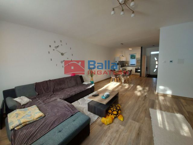 Eladó 134 m²-es sorház Simontornya, Frekventált utca: 48'900'000 Ft