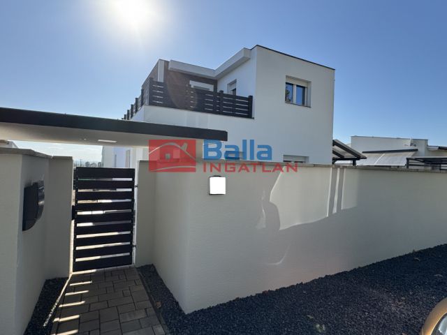 Eladó 138 m²-es Siófok, Szabadifürdő: 135'000'000 Ft