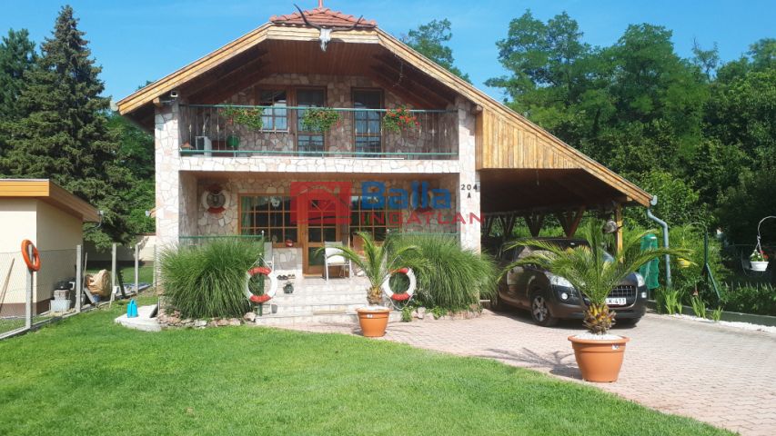 Eladó 120 m²-es Tass, Dunapart utca: 150'000'000 Ft