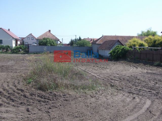 Eladó 744 m²-es Tiszakécske, Derkovits utca: 6'500'000 Ft