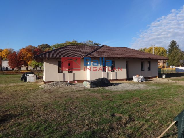 Eladó 100 m²-es Tiszakécske, Rév utca: 53'000'000 Ft