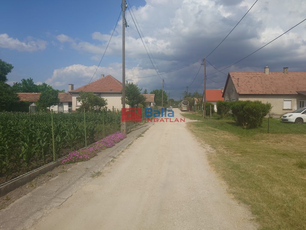 Eladó 1240 m²-estelek Aba (Aba) , Jókai utca: 8'900'000 Ft
