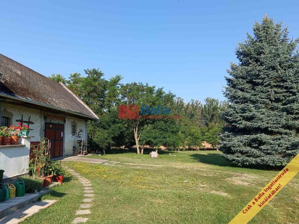 Eladó 160 m²-escsaládi ház Áporka, Petőfi utca: 140'000'000 Ft