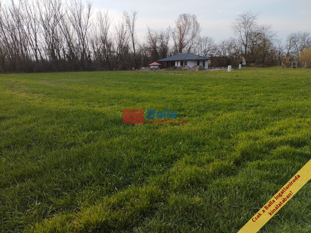 Eladó 950 m²-estelek Áporka, Petőfi utca: 22'500'000 Ft