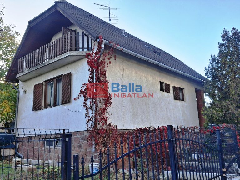 Eladó 120 m²-escsaládi ház Balatonalmádi, Saroktelek: 132'000'000 Ft