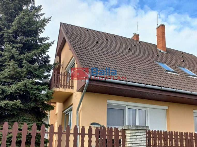 Eladó 320 m²-escsaládi ház Balatonendréd, Balatonendréd utca: 135'000'000 Ft