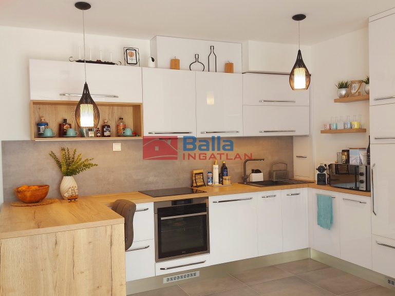 Eladó 57 m²-estársasházi lakás Balatonföldvár, Helka utca: 125'000'000 Ft