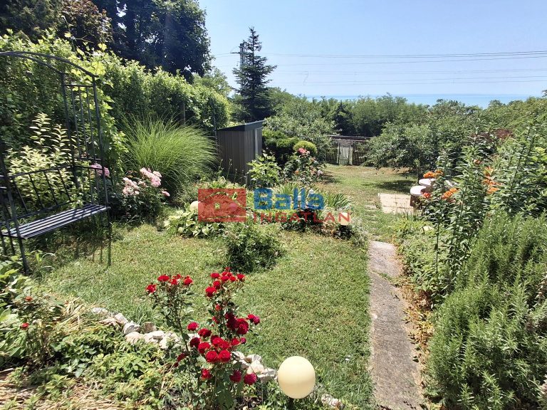 Eladó 115 m²-esikerház Balatonkenese, Panorámás utca: 139'500'000 Ft