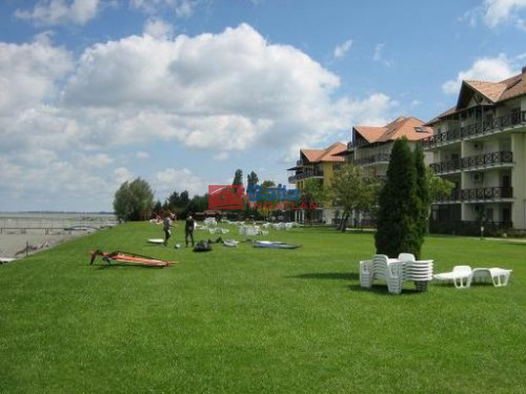 Eladó 95 m²-estársasházi lakás Balatonőszöd, VÍZPART: 147'900'000 Ft
