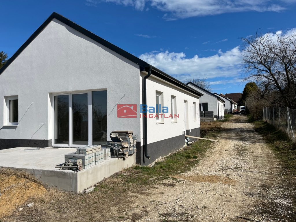 Eladó 70 m²-escsaládi ház Balatonszemes, Helka utca: 79'900'000 Ft