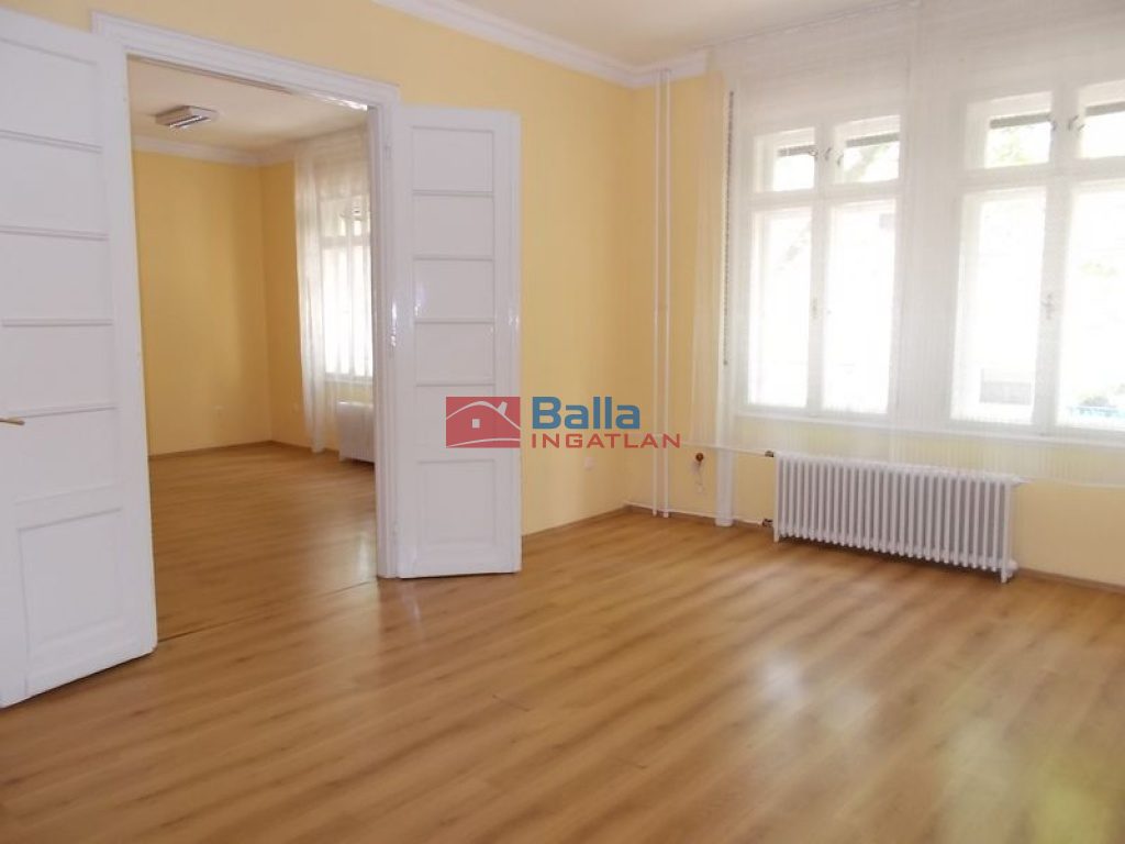 Kiadó 30 m²-esa kategóriás iroda Békéscsaba (Belváros) , Anrássy utca: 100'000 Ft