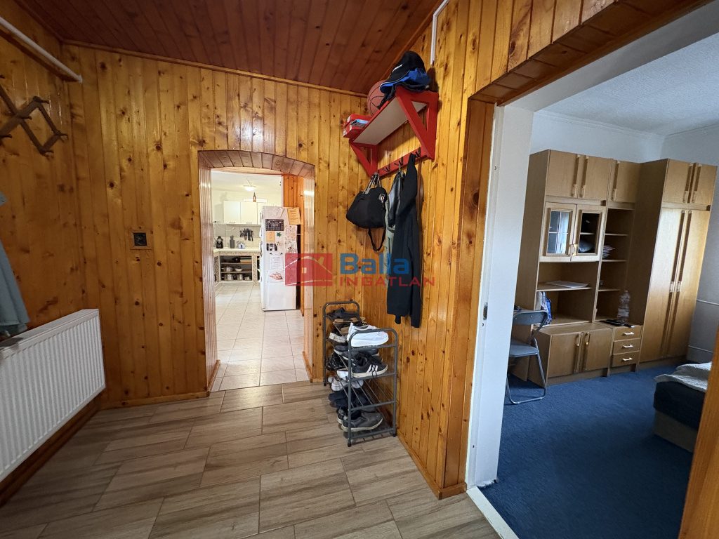 Eladó 115 m²-escsaládi ház Besnyő, Központi utca: 48'500'000 Ft