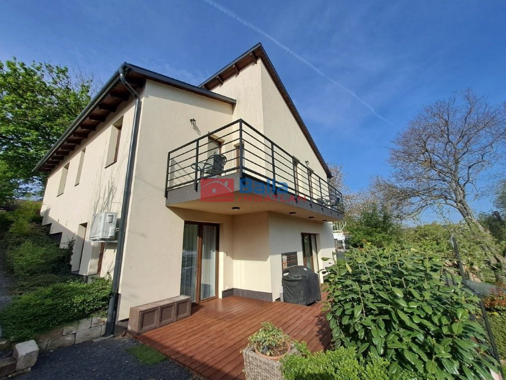 Eladó 285 m²-escsaládi ház Biatorbágy, Szabadság utca: 285'000'000 Ft