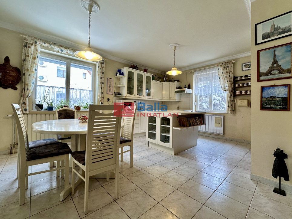 Eladó 330 m²-escsaládi ház Budakalász (Budakalász) , Budakalász: 209'000'000 Ft