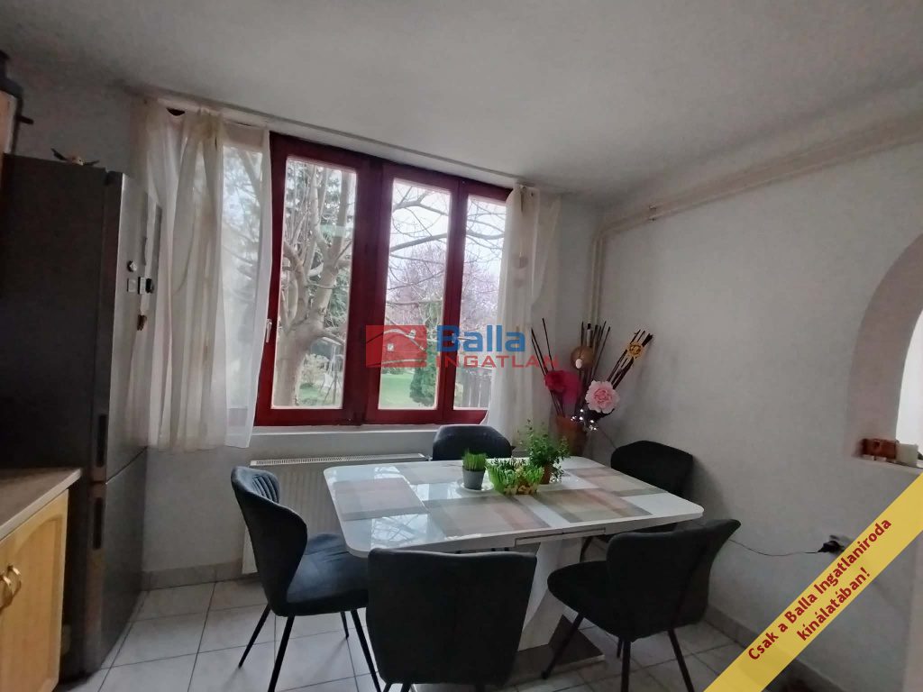 Eladó 240 m²-escsaládi ház Budakeszi, Barackvirág utca: 219'000'000 Ft