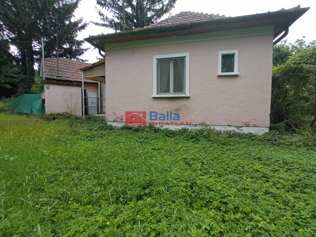 Eladó 60 m²-escsaládi ház III. Kerület (Mocsárosdűlő) , Víznyelő utca melletti út: 135'000'000 Ft