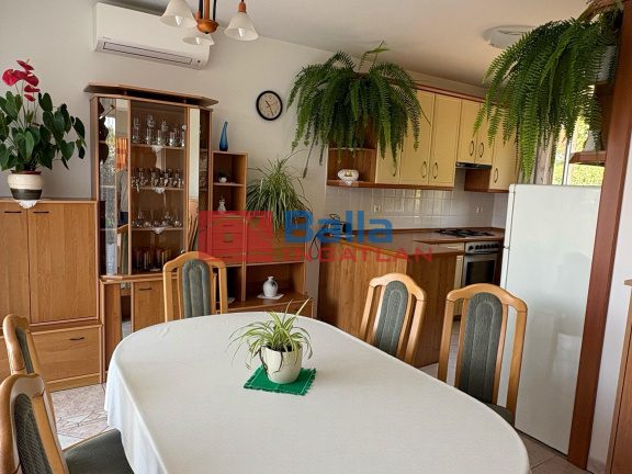 Kiadó 240 m²-escsaládi ház III. Kerület (Rókahegy) , Péterhegyi dűlő: 950'000 Ft