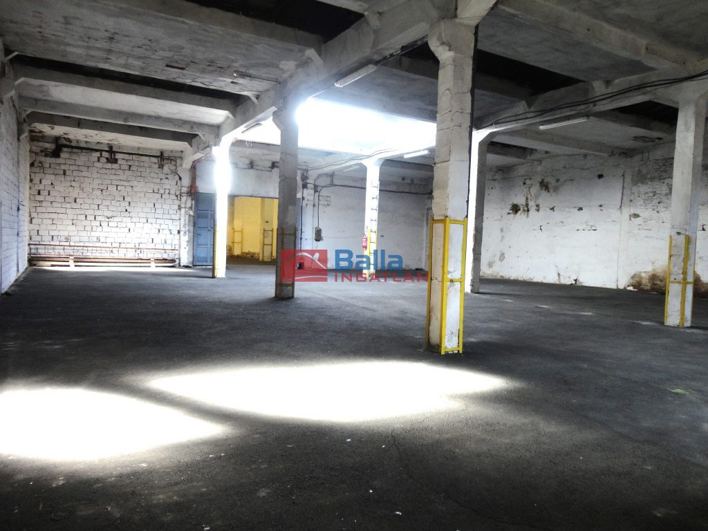 Eladó 2000 m²-esegyéb üzlethelyiség IV. Kerület (Újpest) , Baross utca: 375'000'000 Ft