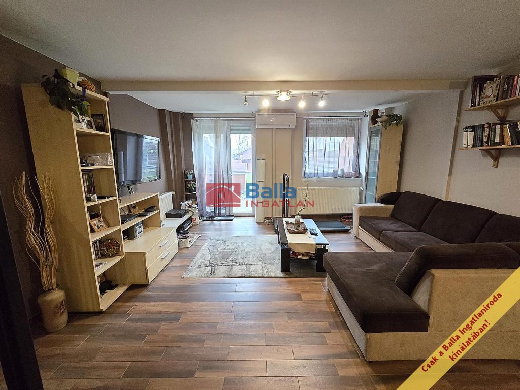 Eladó 92 m²-estársasházi lakás IV. Kerület (Újpest) , Széchenyi tér: 118'000'000 Ft