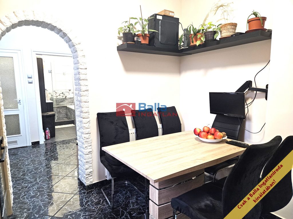 Eladó 73 m²-esházrész IV. Kerület (Újpest-kertváros) , Lőrinc utca: 78'000'000 Ft