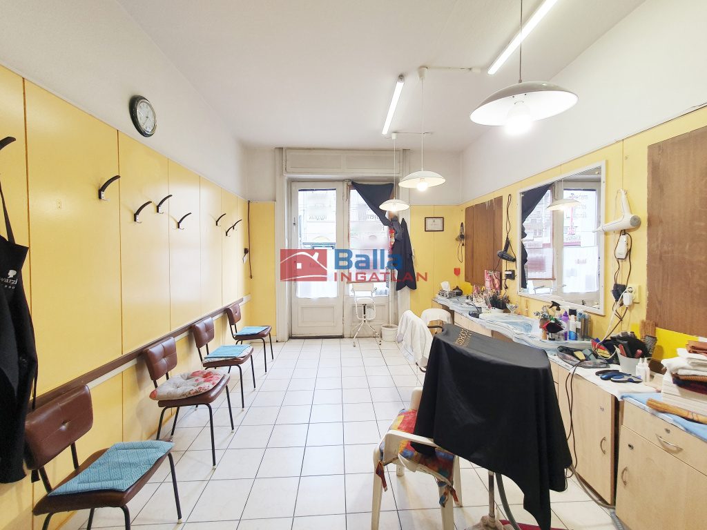 Eladó 43 m²-esüzlethelyiség utcai bejárattal IX. Kerület (Belső Ferencváros) , Ferenc körúti Villamosmegálló közeli utca: 6'800'000 Ft