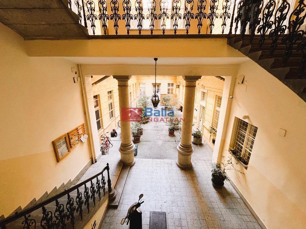 Eladó 36 m²-estársasházi lakás VI. Kerület (Terézváros) , Nagymező utca: 77'500'000 Ft